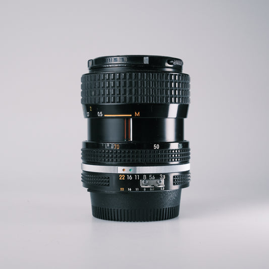 Nikon Zoom-Nikkor 3.3-4.5/35-70mm