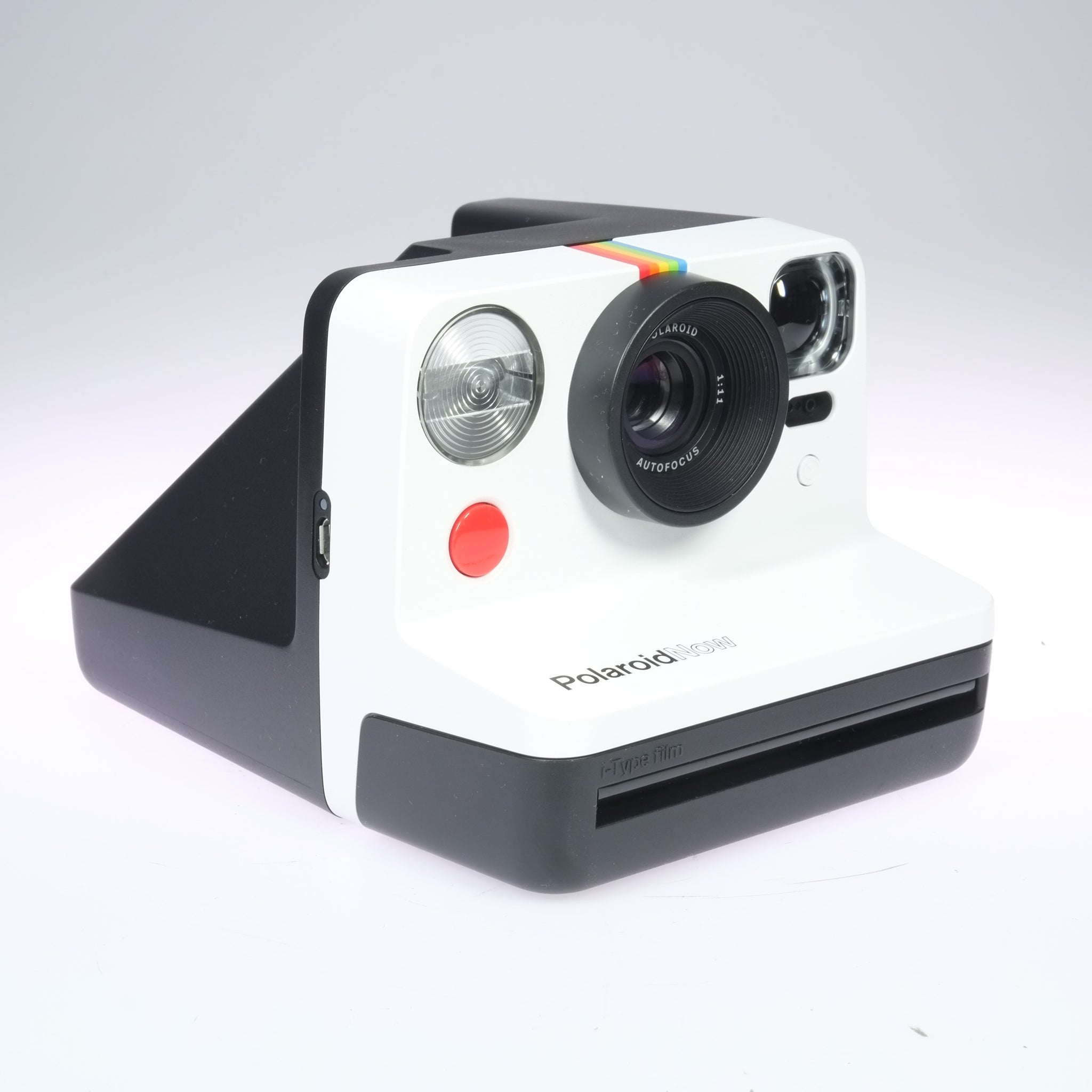 Polaroid Now (in den Farben schwarz und weiß)