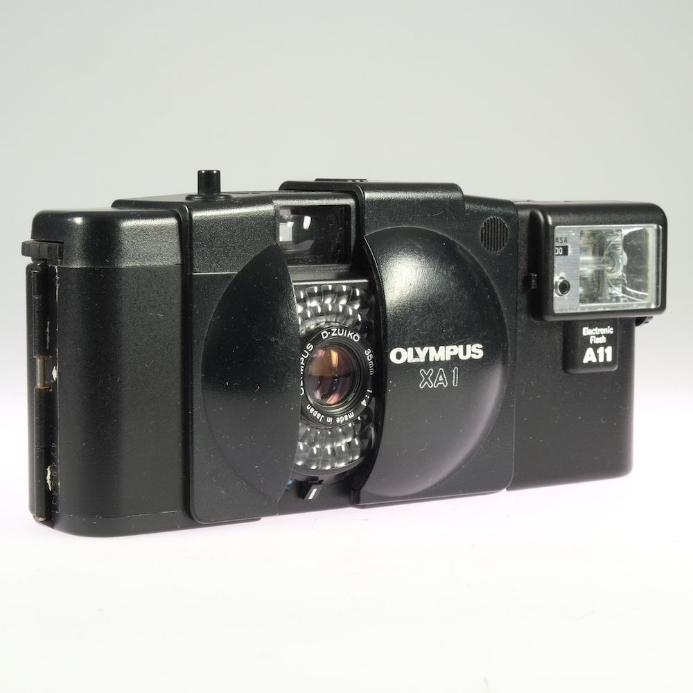 <tc>Olympus XA1 + A11 Flash</tc>