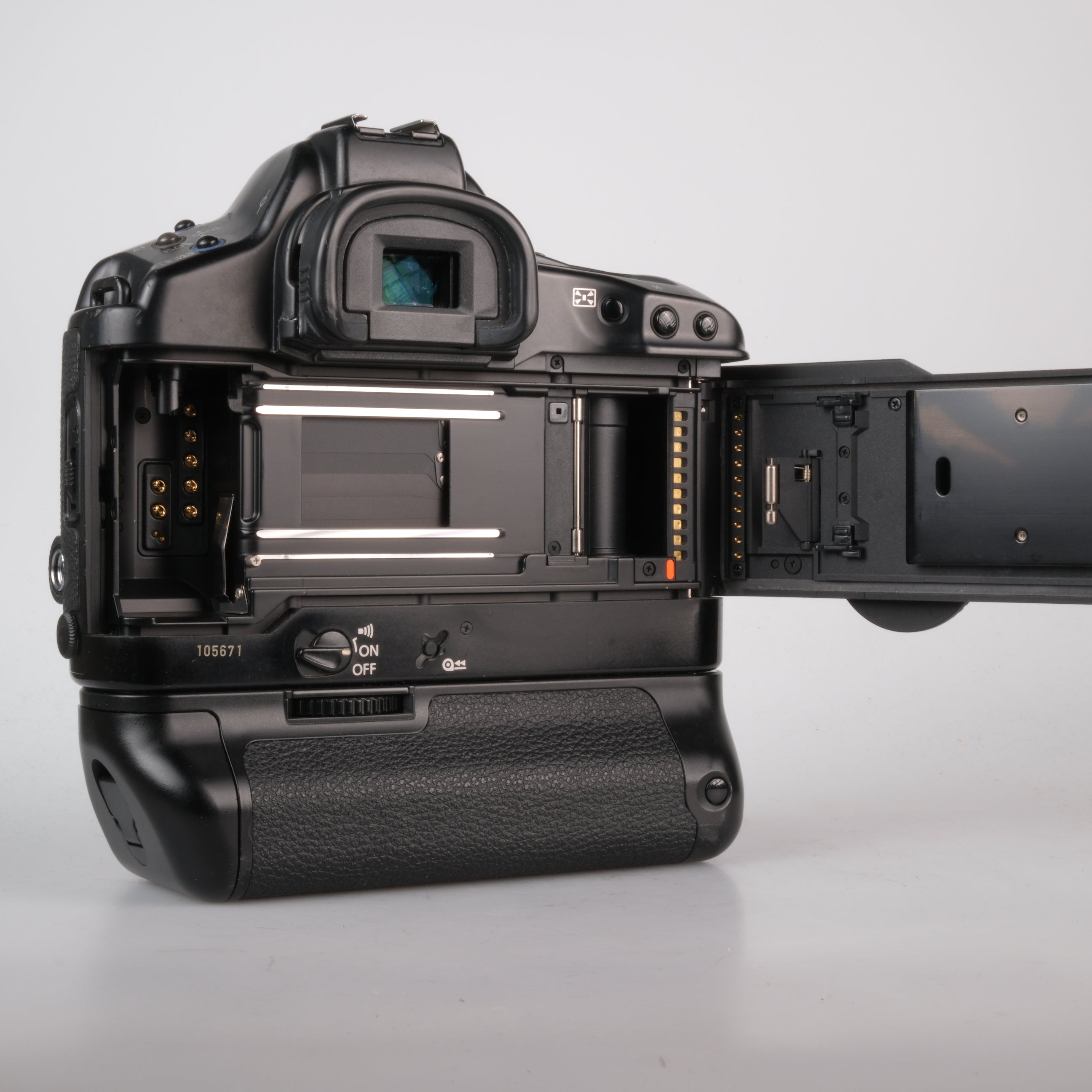Canon EOS-1V +  PB-E2