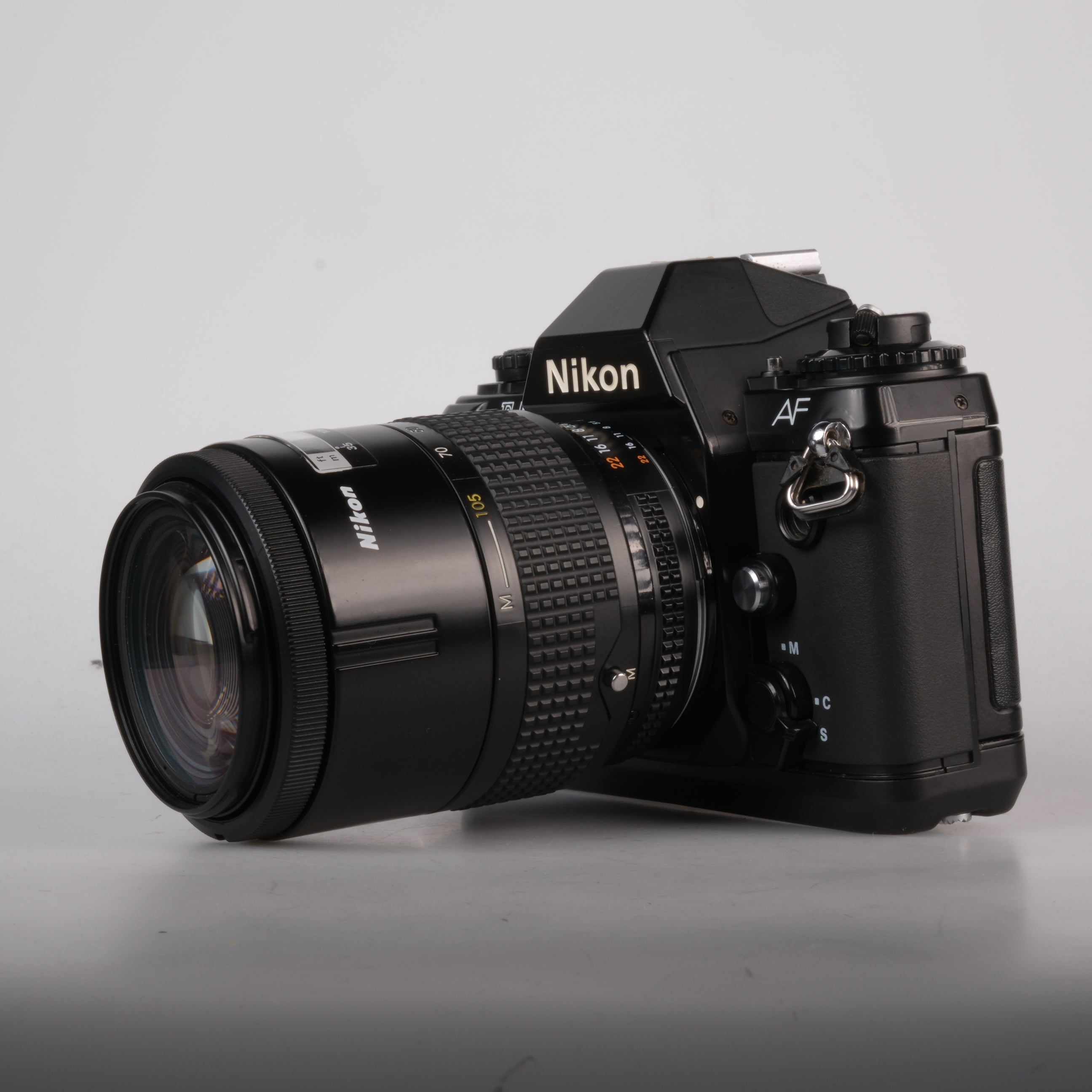 Nikon F-501 AF + AF Nikkor 3.5-4.5/35-105mm