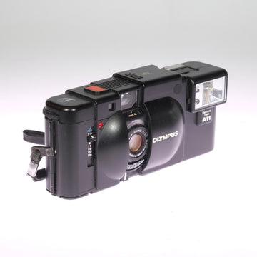 Olympus XA mit Blitz A11