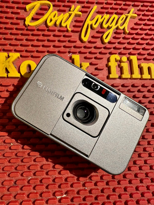 Fujifilm DL Super Mini in der Holzschatulle